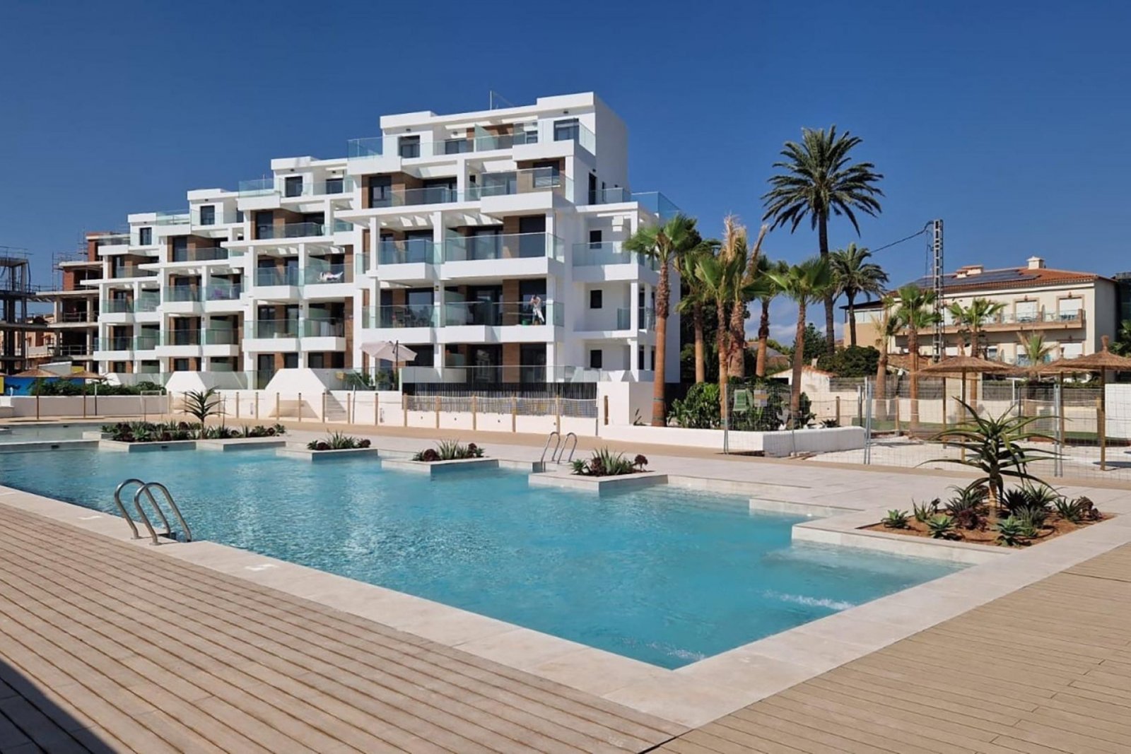 Exklusives Apartment 30 Meter vom Meer entfernt mit großer Terrasse und Blick auf das Mittelmeer in Denia