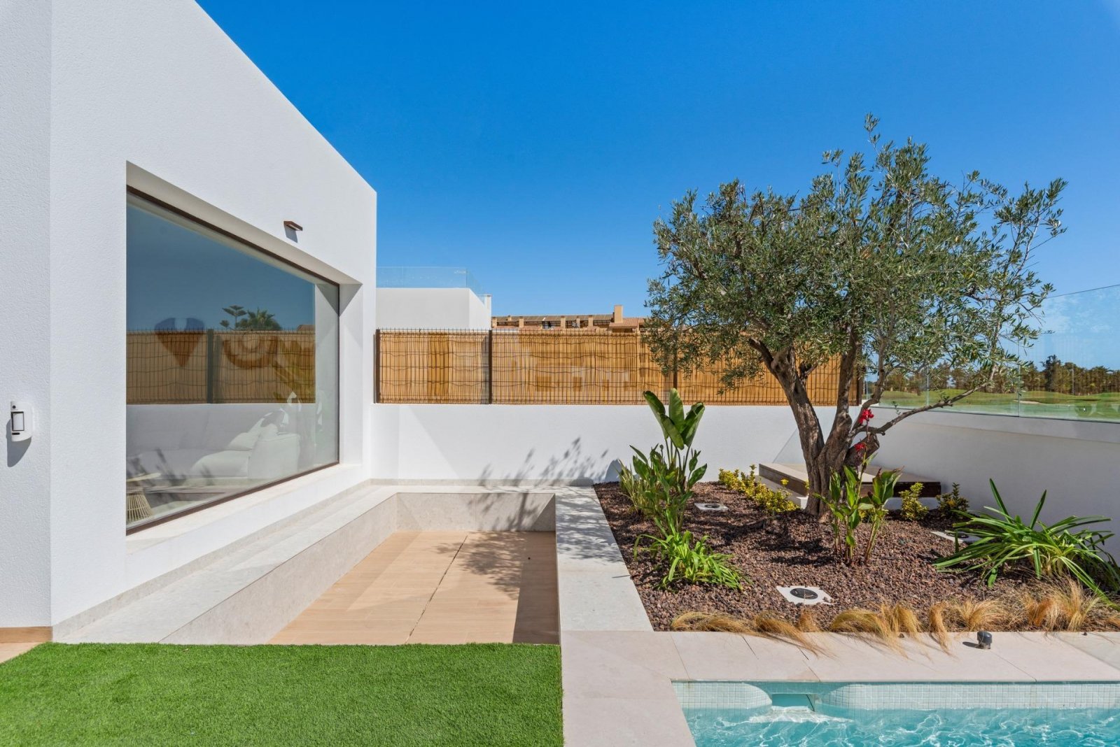 Modern villa with private pool by the golf course – Los Alcázares