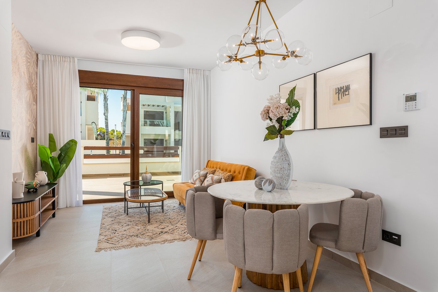 Moderner Bungalow, 3,5 km vom Meer entfernt, mit Pool und Garten, Torrevieja