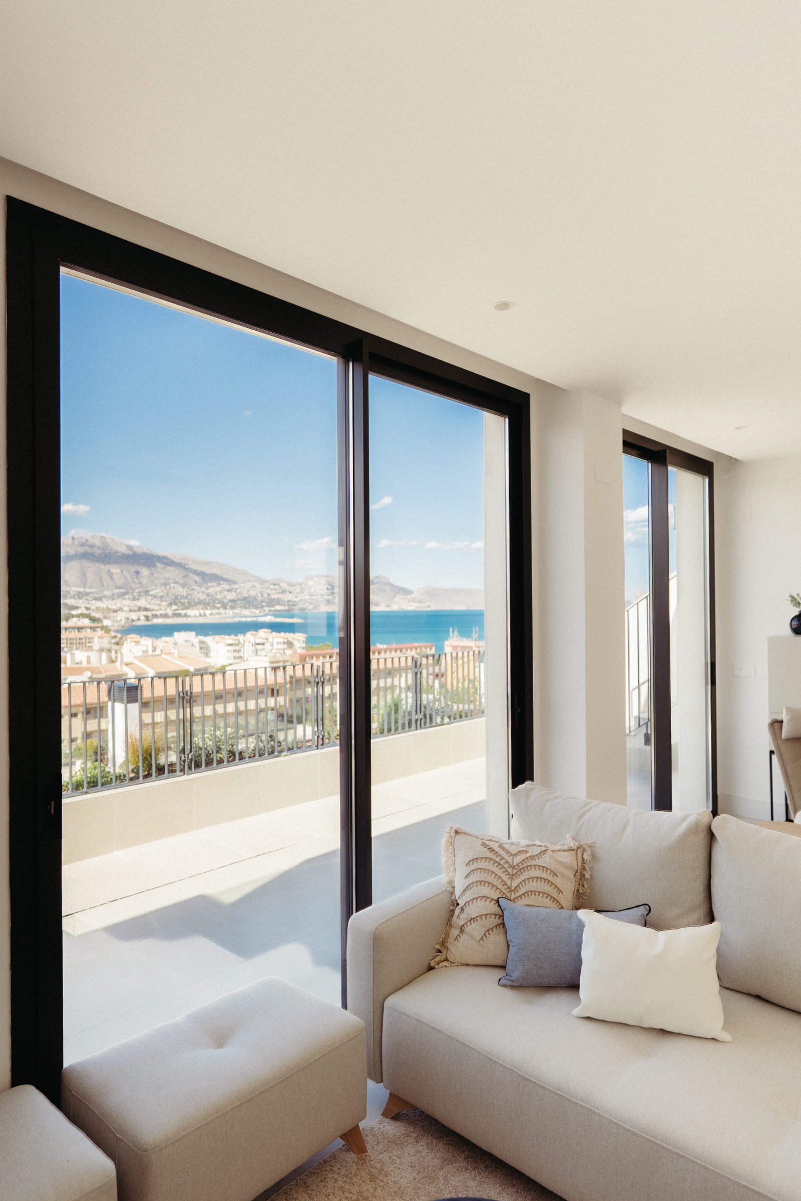 Exclusive residence 100 m from the sea, swimming pool and gardens, Alfaz del Pi