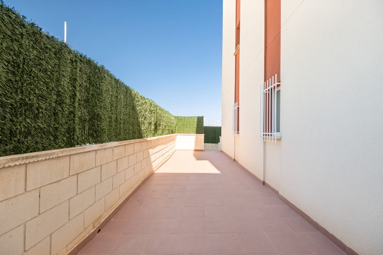 Modern apartments 2 km from the sea, with pool and garden, Orihuela