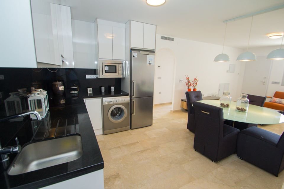 Fully furnished apartments, with terrace and communal pool, Las Filipinas