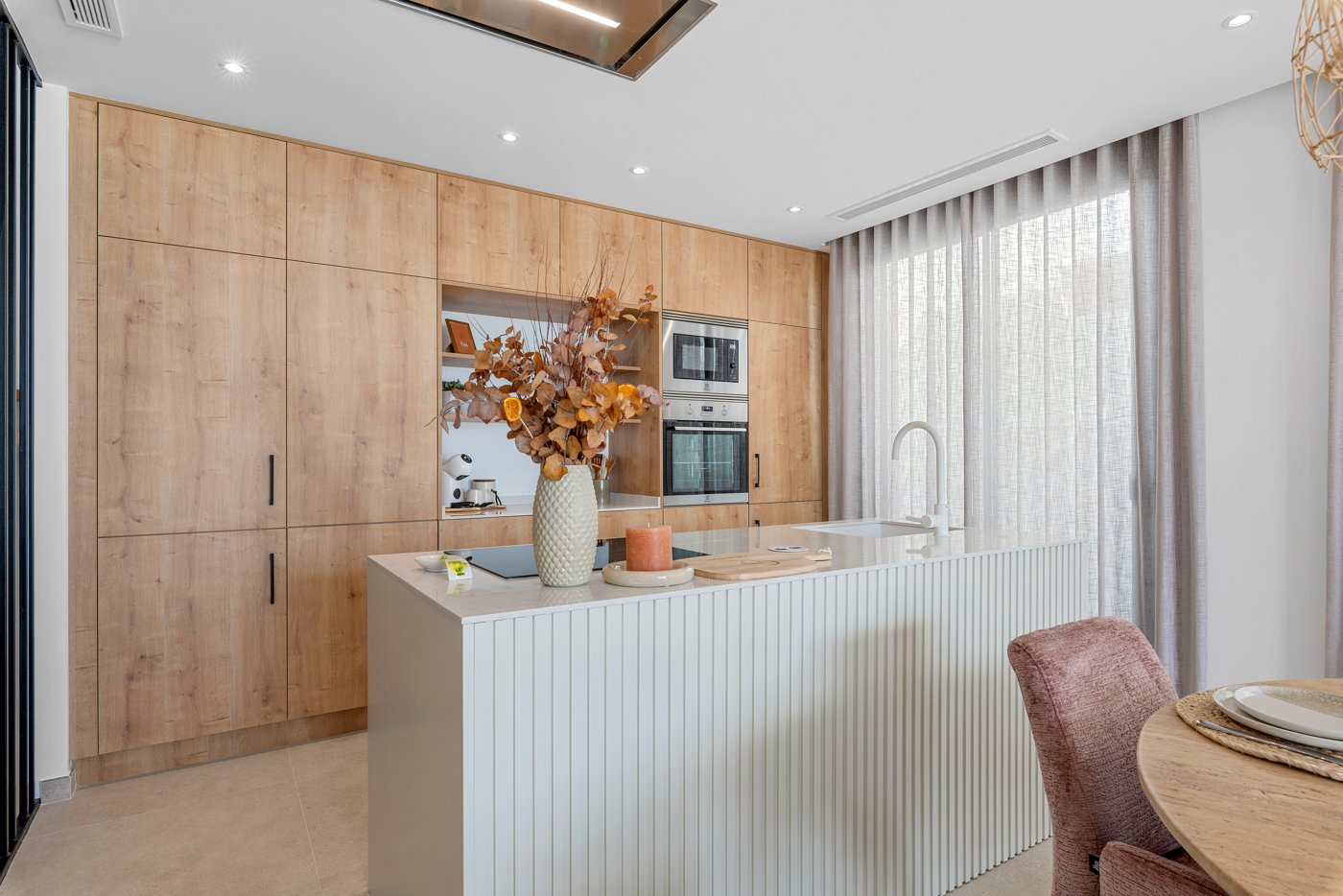 Luxury townhouses, private pool and garden near the airport, Dolores