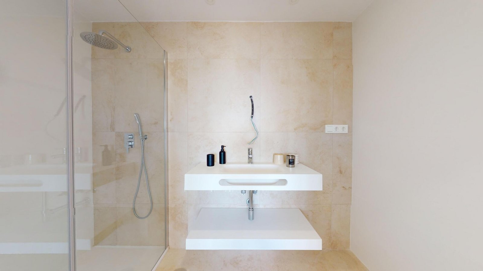 Modern apartments on the first line of the sea with swimming pool and garage, Águilas