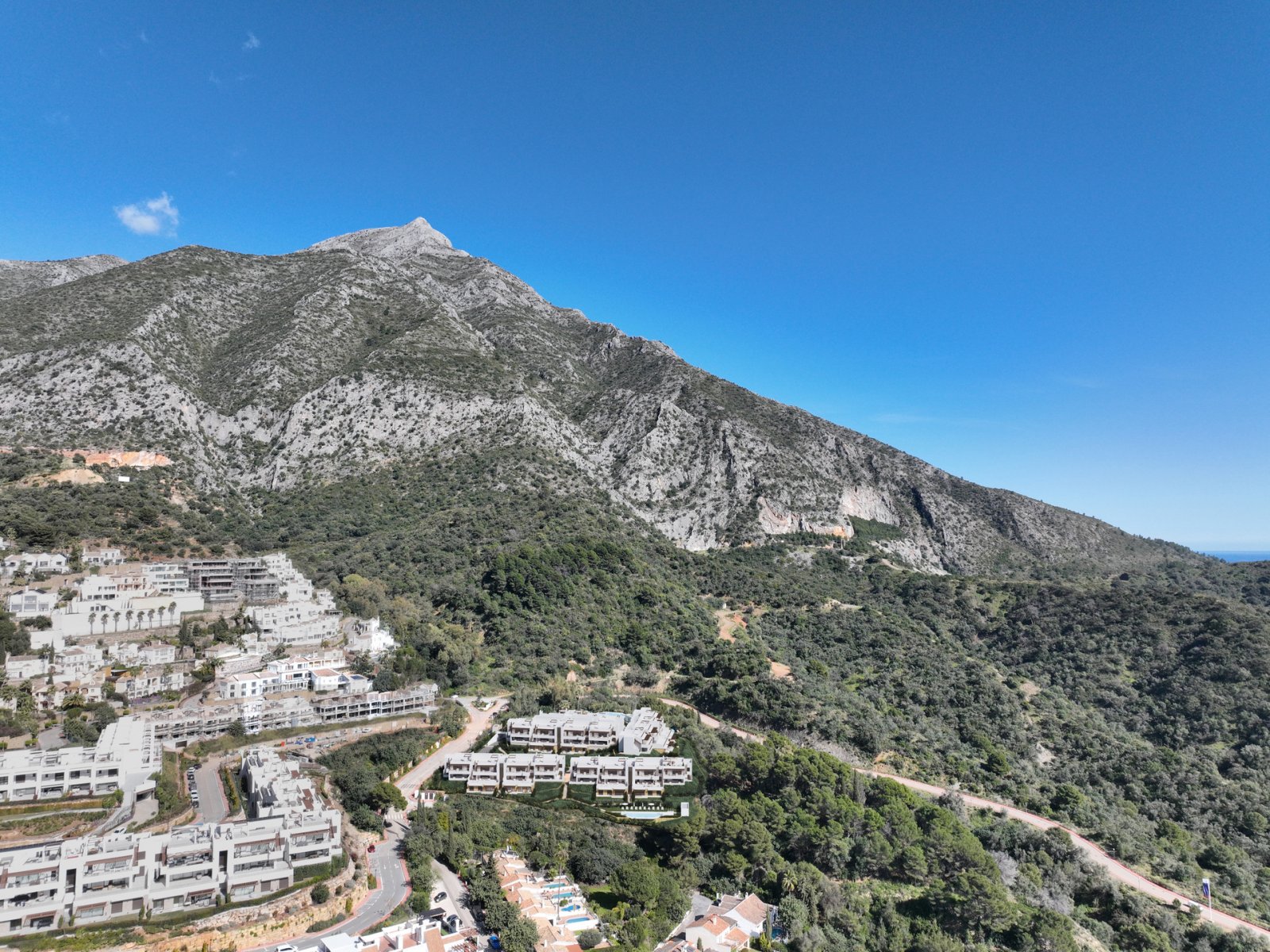 Exclusive apartment with sea views, private terrace and pool, Istán