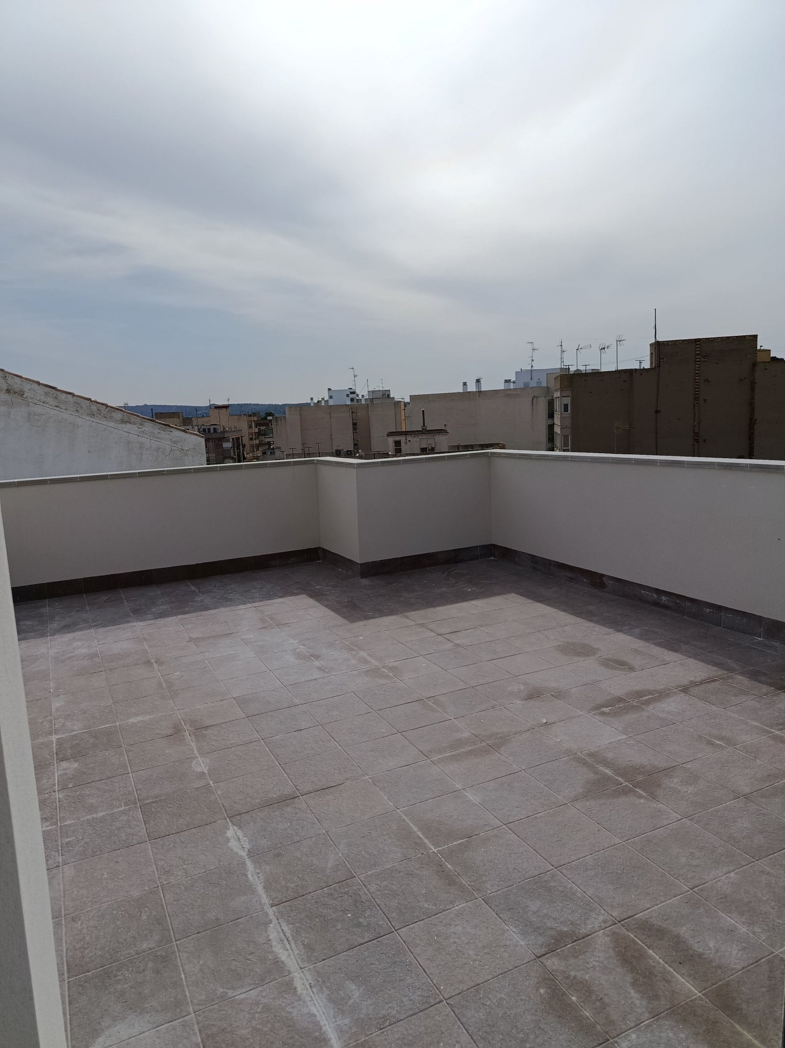 Moderne Wohnung mit Terrasse und gemeinschaftlichem Solarium, ruhige Wohngegend, Bigastro
