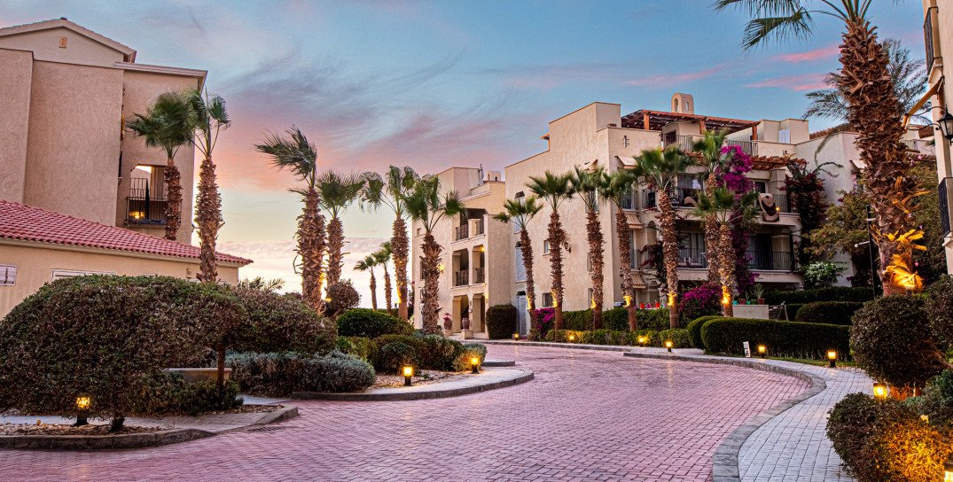 New three-bedroom apartment by the beach, installment plan available, Veranda Sahl Hasheesh complex, Egypt