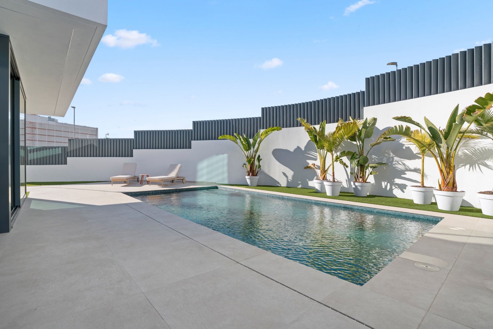 Exclusive villa 1 km from the sea, with private pool and garden, Benidorm