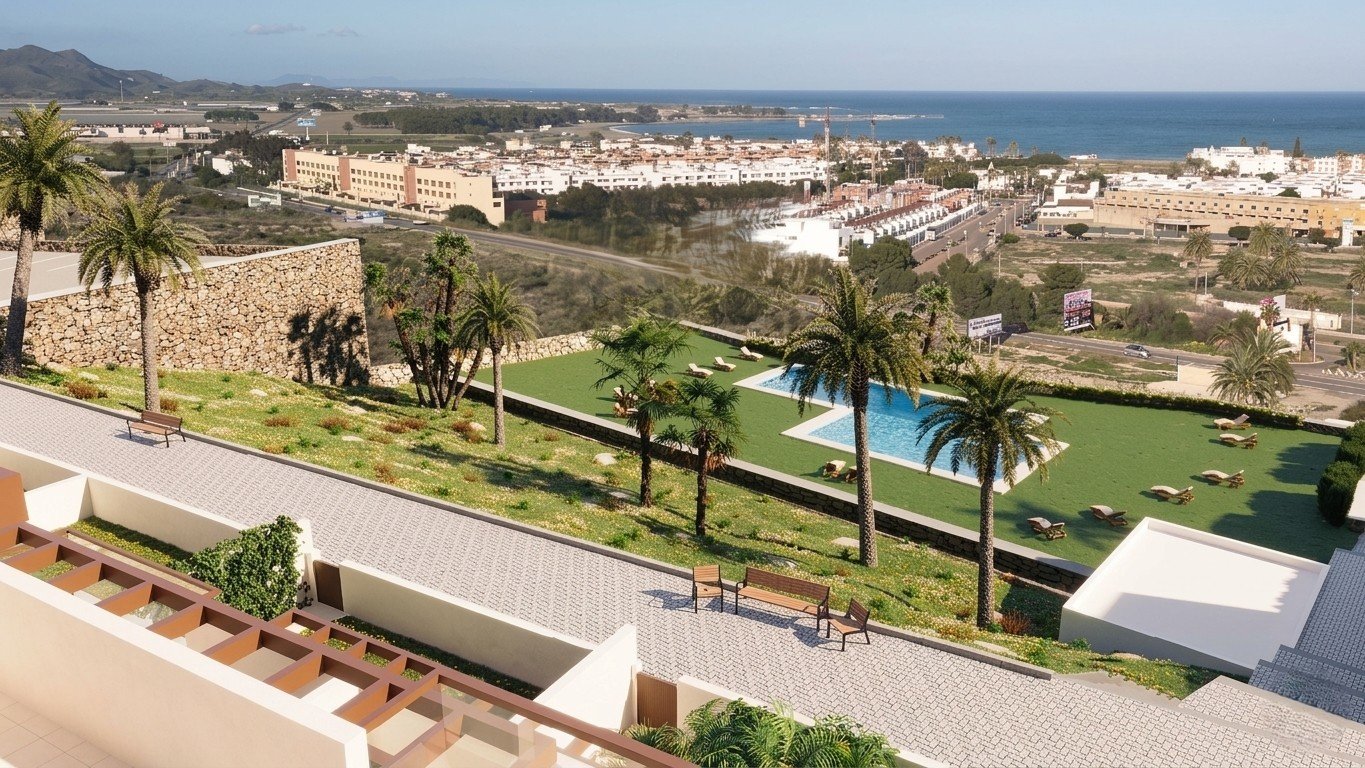 Comfortable penthouse with 2 bedrooms, solarium and swimming pool 700 m from the sea, Vera, Spain