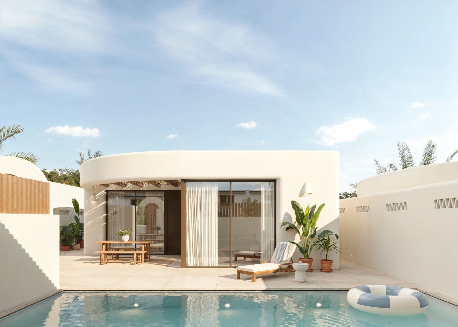 Exclusive detached houses by the golf course with private pool and garden, La Finca