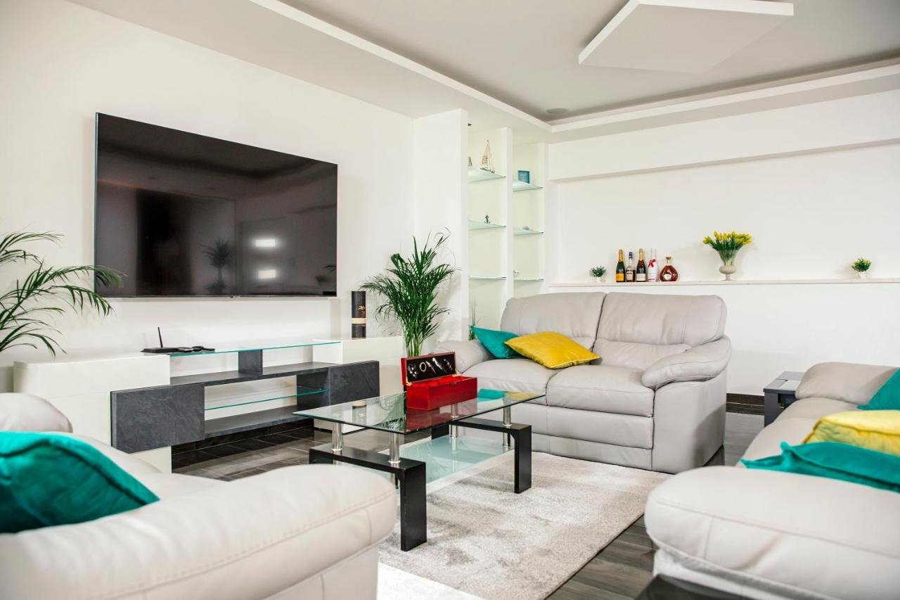 Elegant villa with panoramic sea views and private pool in Podstrana