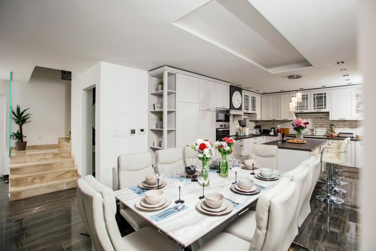Elegant villa with panoramic sea views and private pool in Podstrana