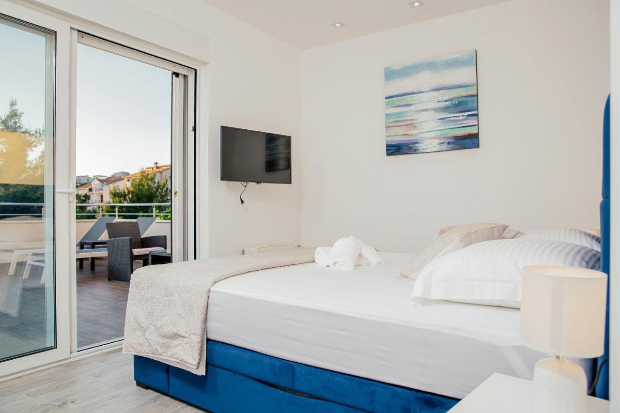 Elegant villa with panoramic sea views and private pool in Podstrana