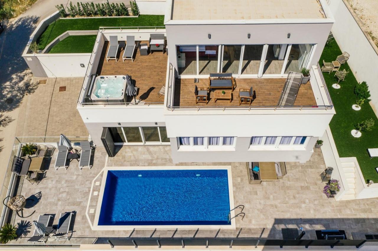 Elegant villa with panoramic sea views and private pool in Podstrana