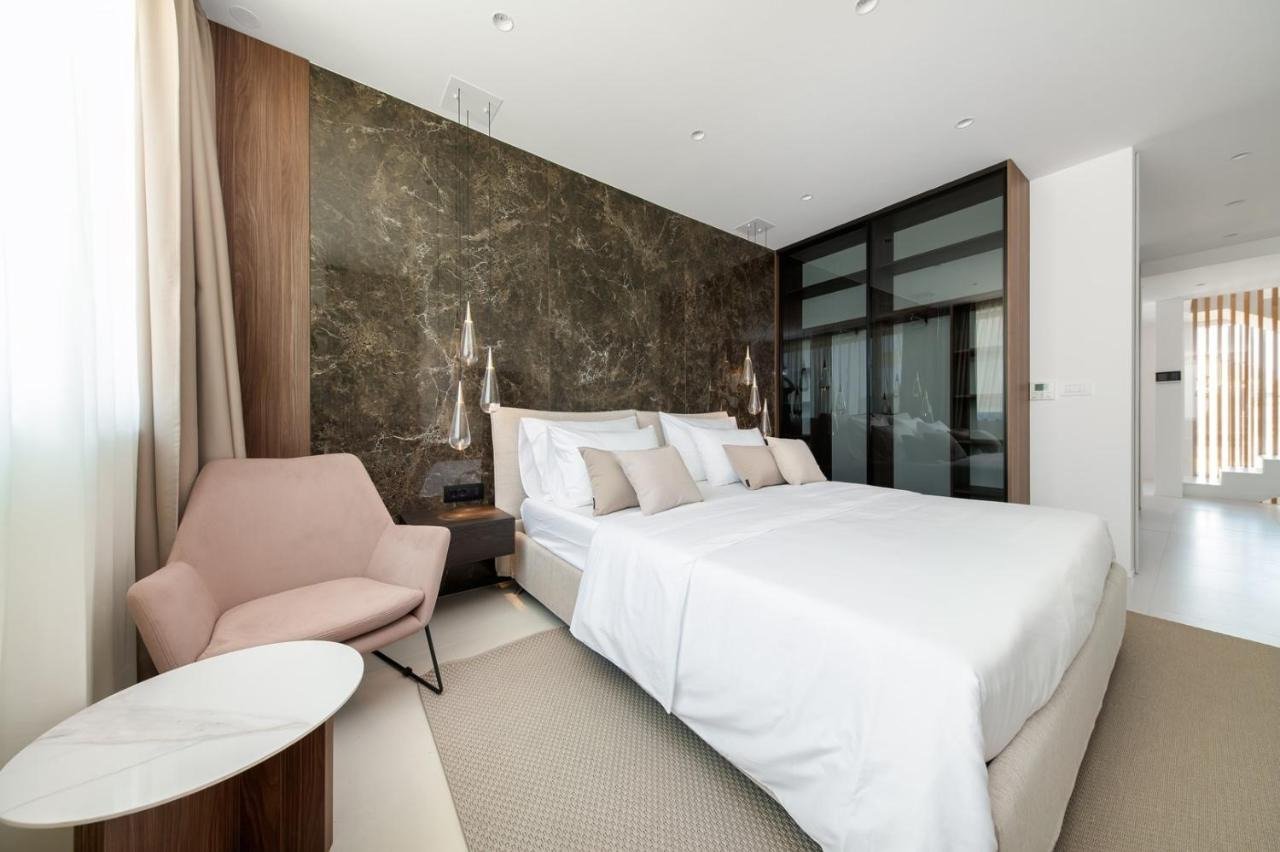 Repräsentative Villa mit Wellnessbereich und Blick auf das Meer und die Inseln, Podstrana