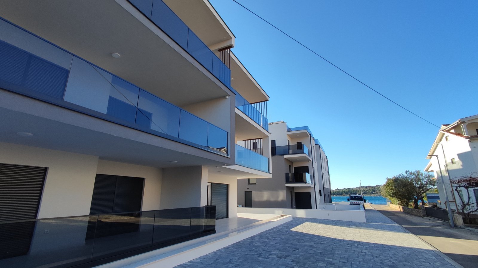Luxury duplex apartment with roof terrace just 100 m from the sea in Vodice, Srima