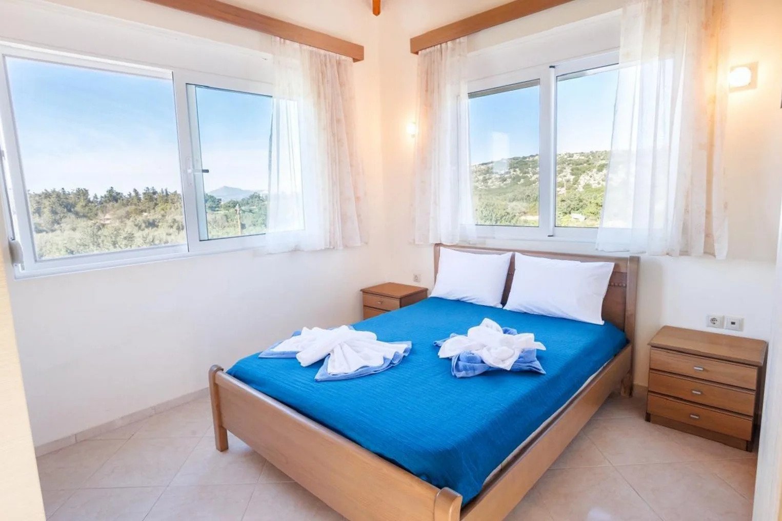 Elegant four-bedroom villa with infinity pool and mountain views - Aspro, Crete, Greece