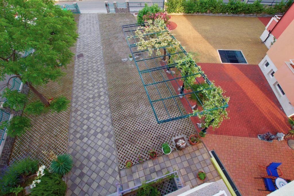 Comfortable mini hotel with a guesthouse, investment potential by the sea, Vodice