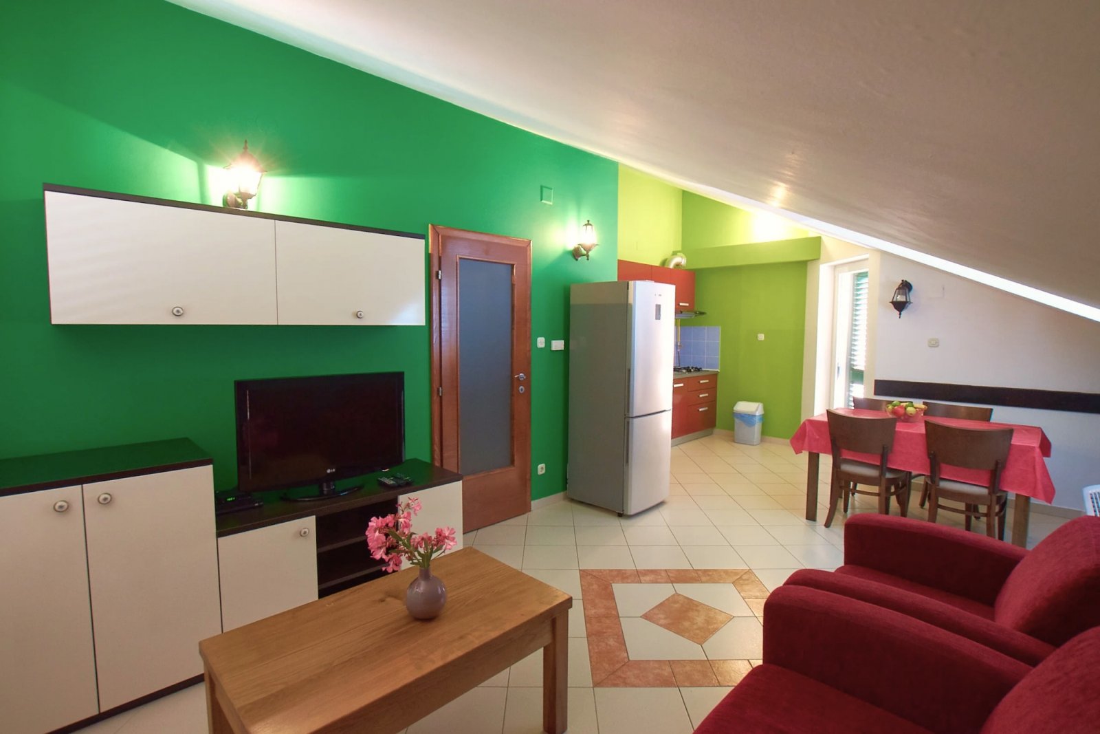 Comfortable mini hotel with a guesthouse, investment potential by the sea, Vodice