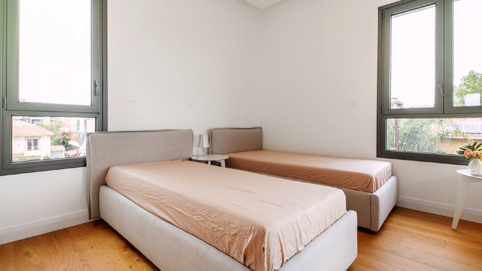 Luxury three-bedroom apartment, by the sea and Dasoudi Park, Limassol