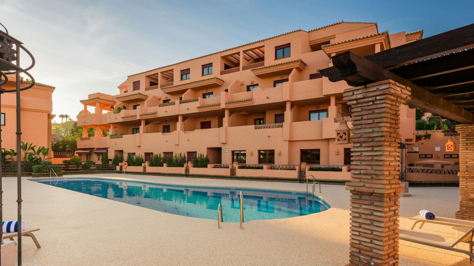 Stylish apartment with sea views, quiet Benahavís