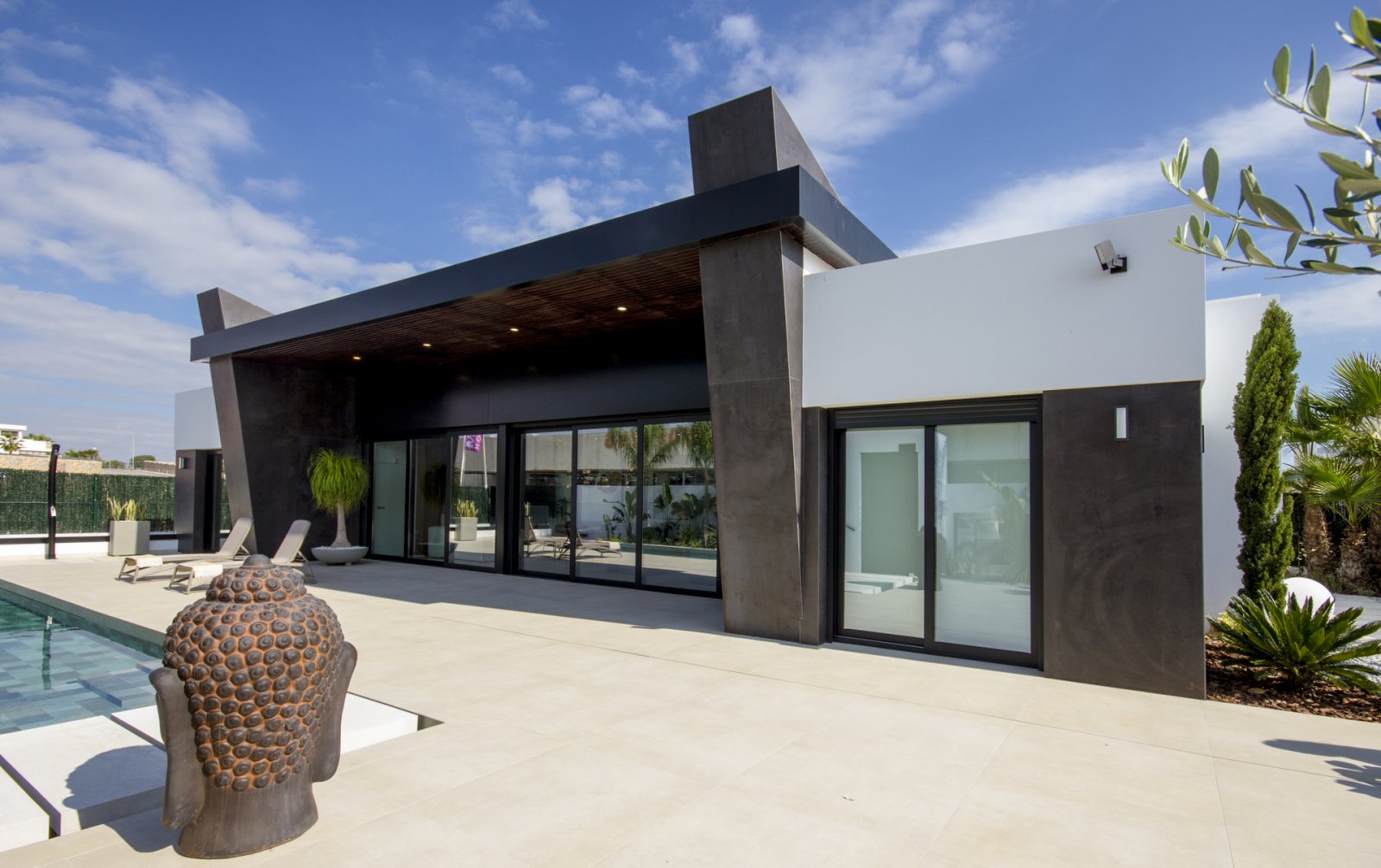 Elegant villa with garden, close to the airport, Ciudad Quesada