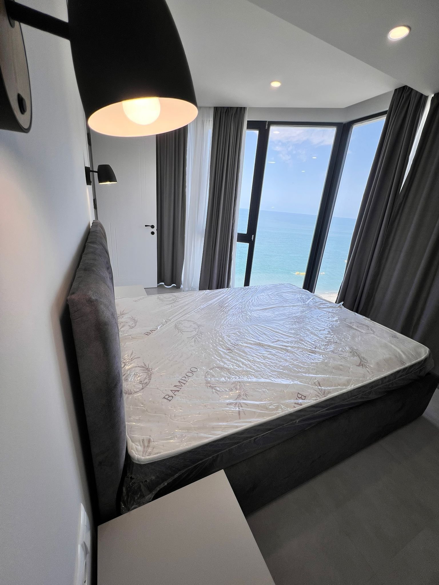Batumi: Brand new one-room apartment with sea view in Batumi, Georgia – residence directly on the seaside at Palms Residence Batumi: Brand new one-room apartment with sea view in Batumi, Georgia – residence directly on the seaside at Palms Residence