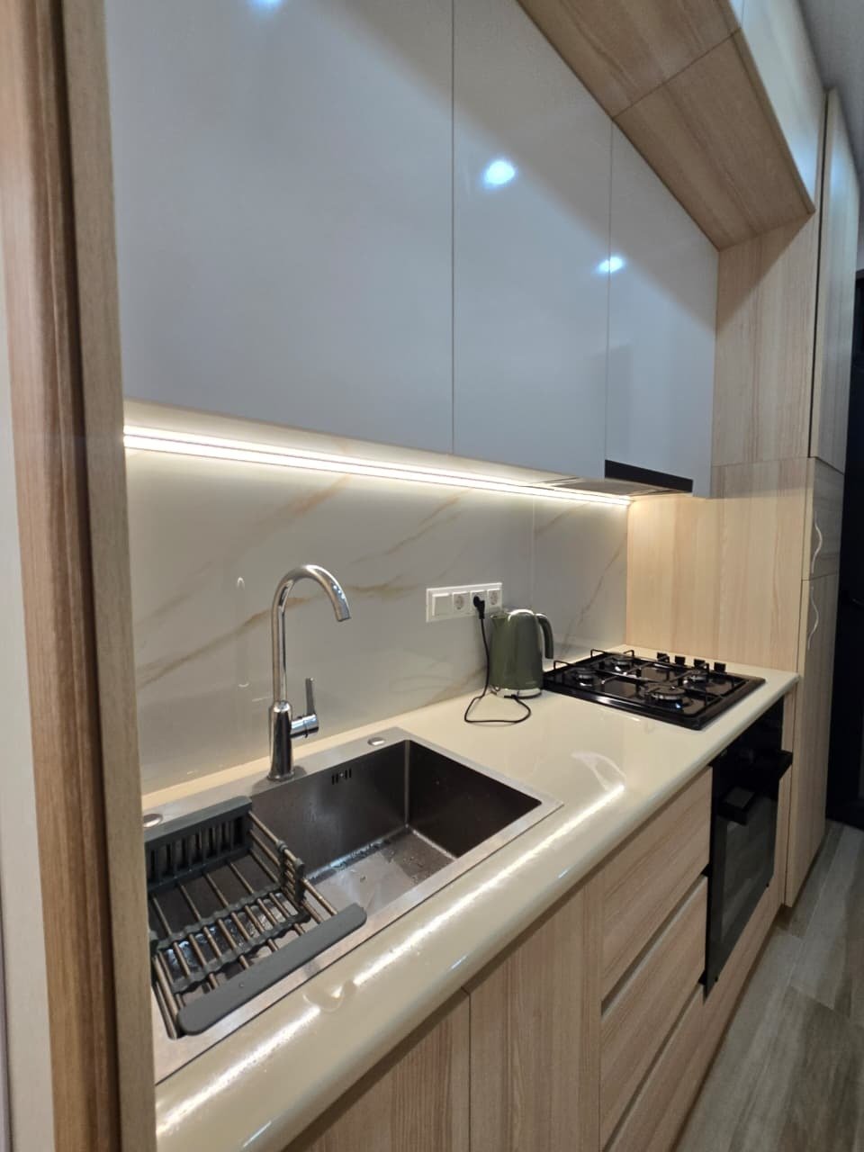 Newly renovated 2-room apartment in the White House, Batumi, Georgia – upper floor apartment with sea and mountain views