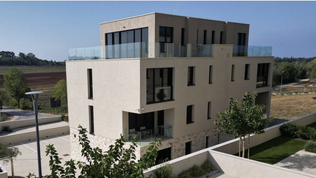 Modern penthouse with a spacious terrace 100 m from the sea in a prestigious resort, Savudrija, Croatia