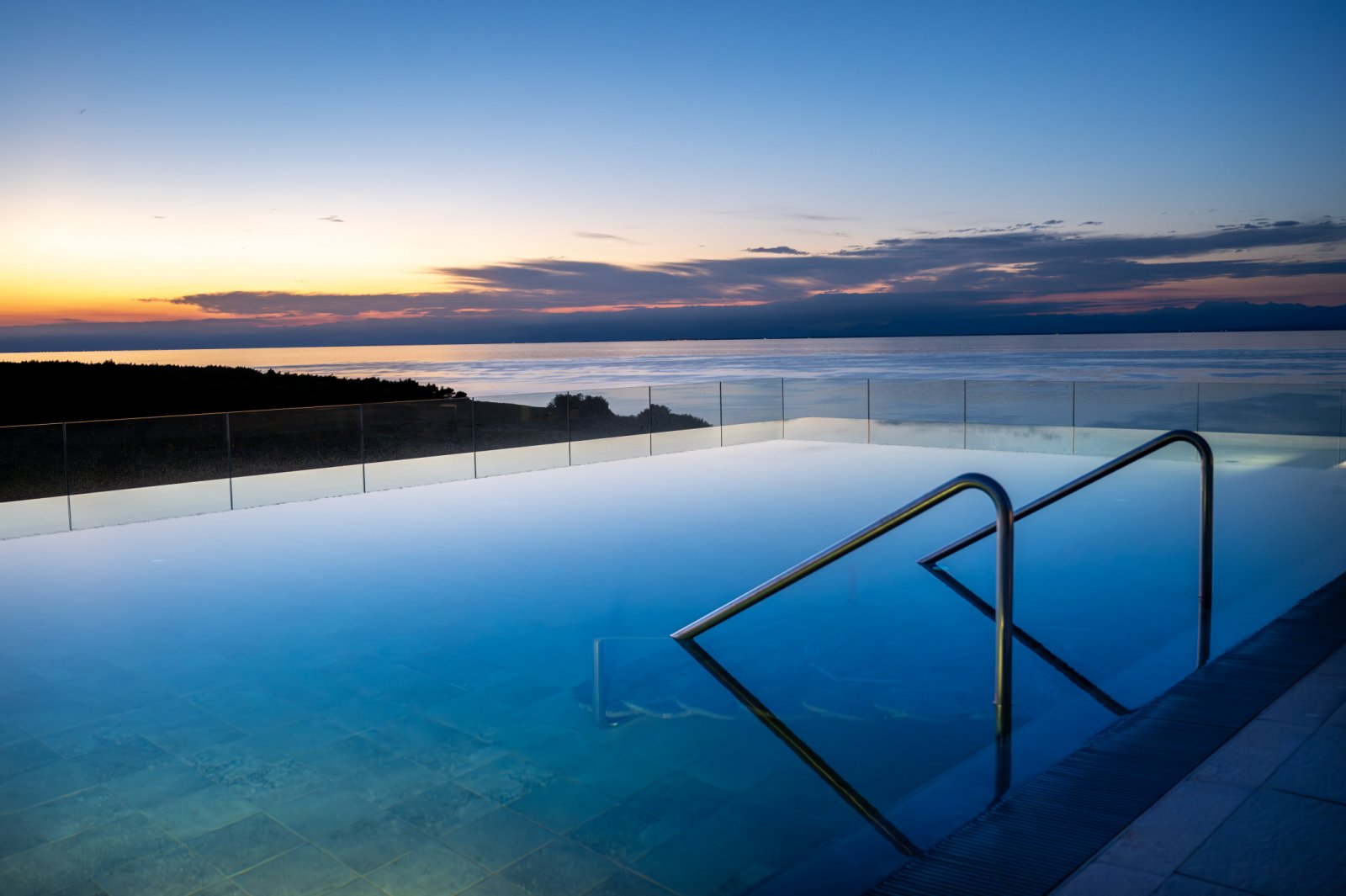Modern penthouse with a spacious terrace 100 m from the sea in a prestigious resort, Savudrija, Croatia