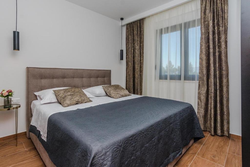 Elegant villa with private pool and established rental, Privlaka, Croatia