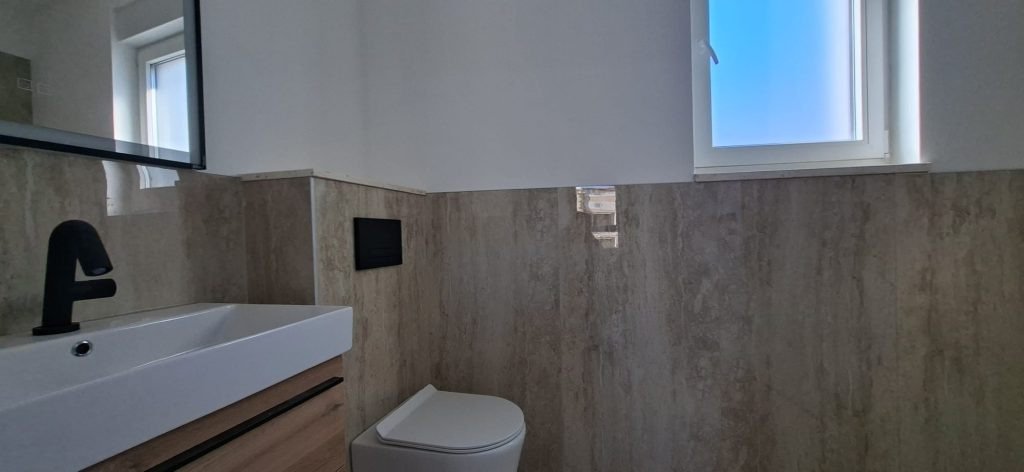 Modernes Doppelhaus mit Garten, 70 Meter vom Meer entfernt, Žaborić, Kroatien