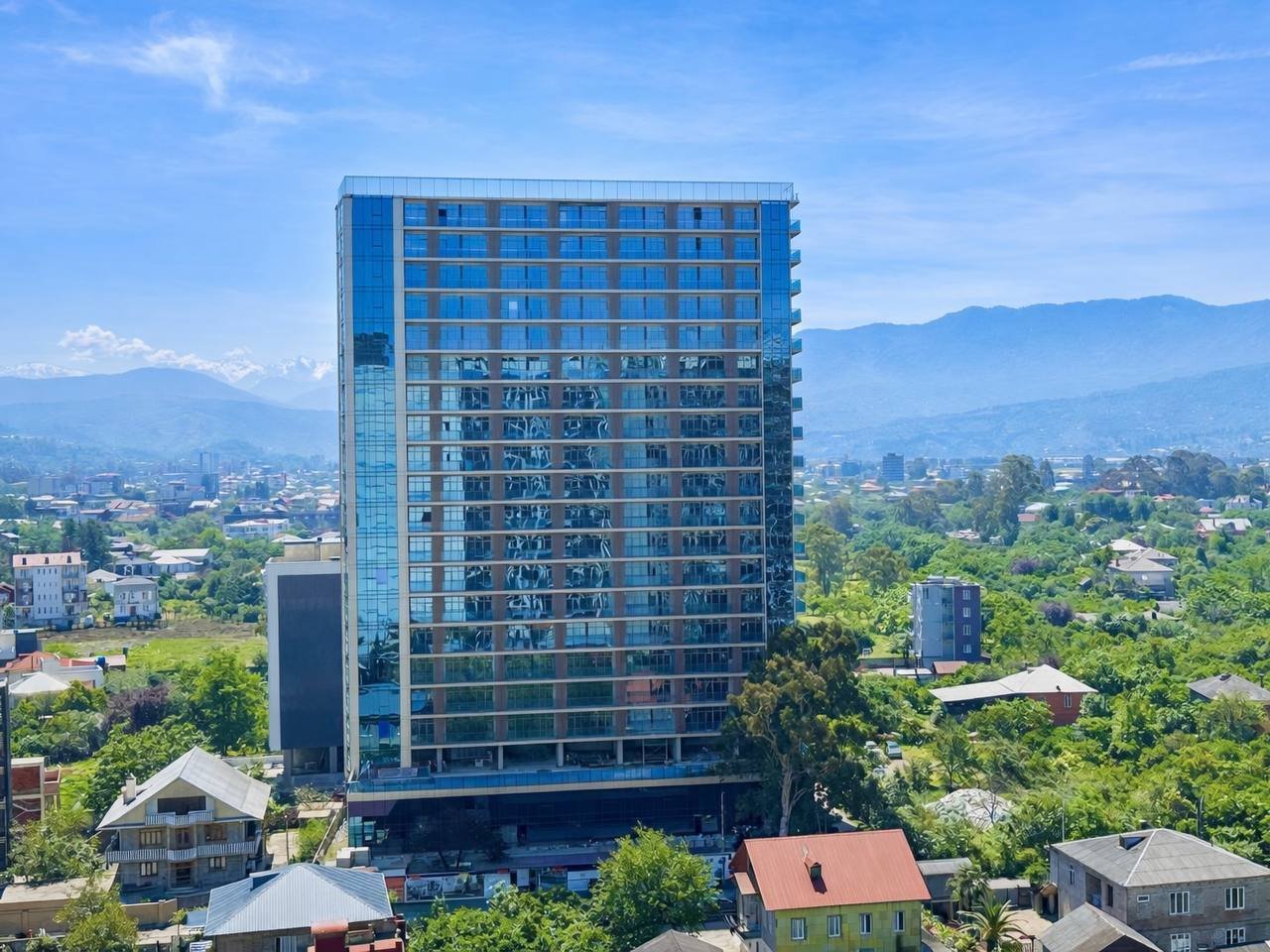 Spacious one-room apartment in Batumi, Georgia – Residence La Batumi Familia in a quiet location on the New Boulevard
