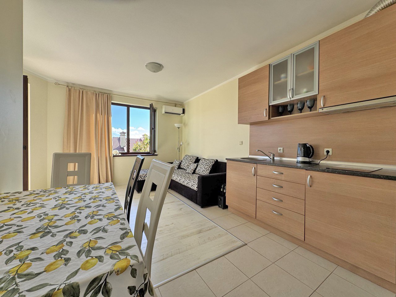 Two-room apartment with pool view in the "Saint Nikola" complex in Kosharitsa, Bulgaria