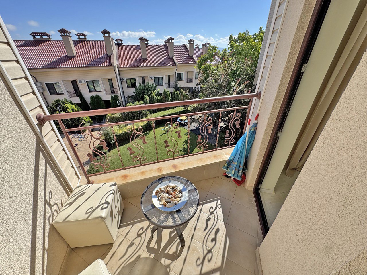 Two-room apartment with pool view in the "Saint Nikola" complex in Kosharitsa, Bulgaria