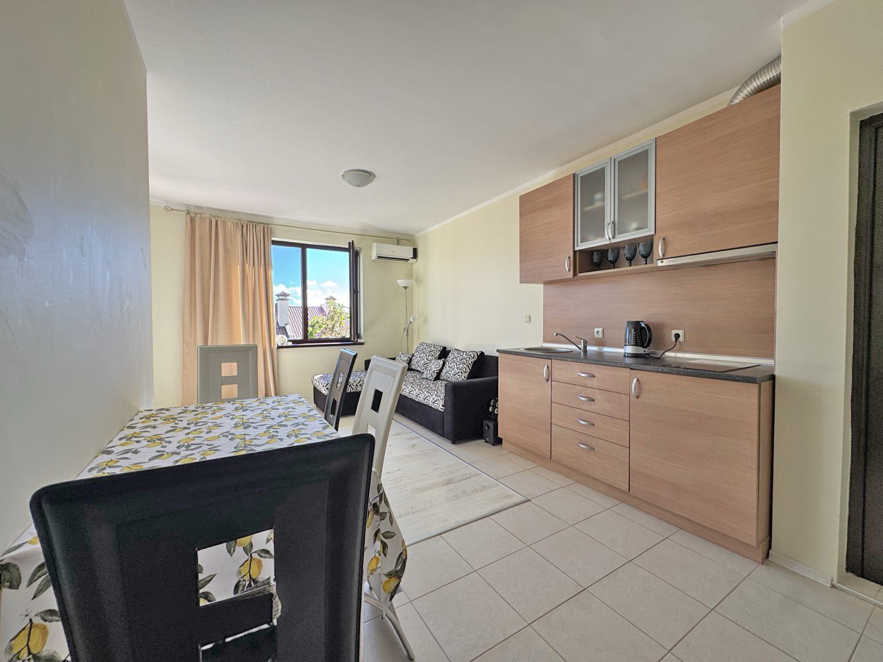 Two-room apartment with pool view in the "Saint Nikola" complex in Kosharitsa, Bulgaria
