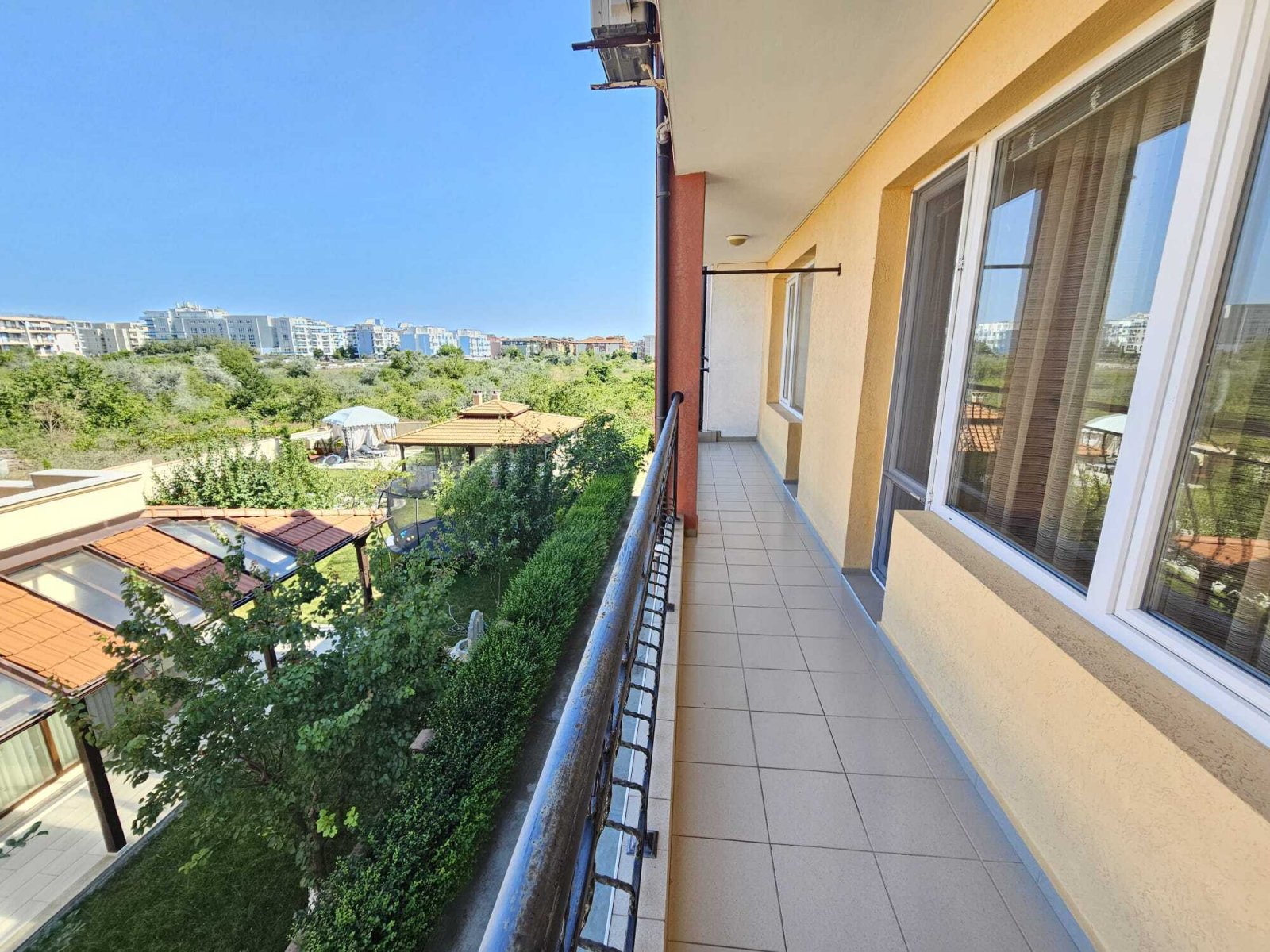 Three-room apartment with pool view in the "Oasis" complex in Nessebar, Bulgaria