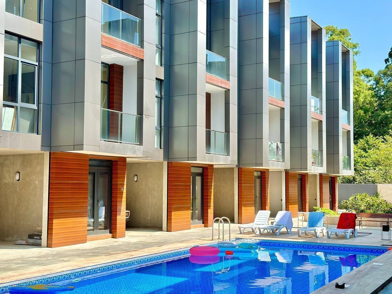 Modern three-story townhouse at Batumi Garden Inn, Batumi, Georgia – Private garage, terrace & pool