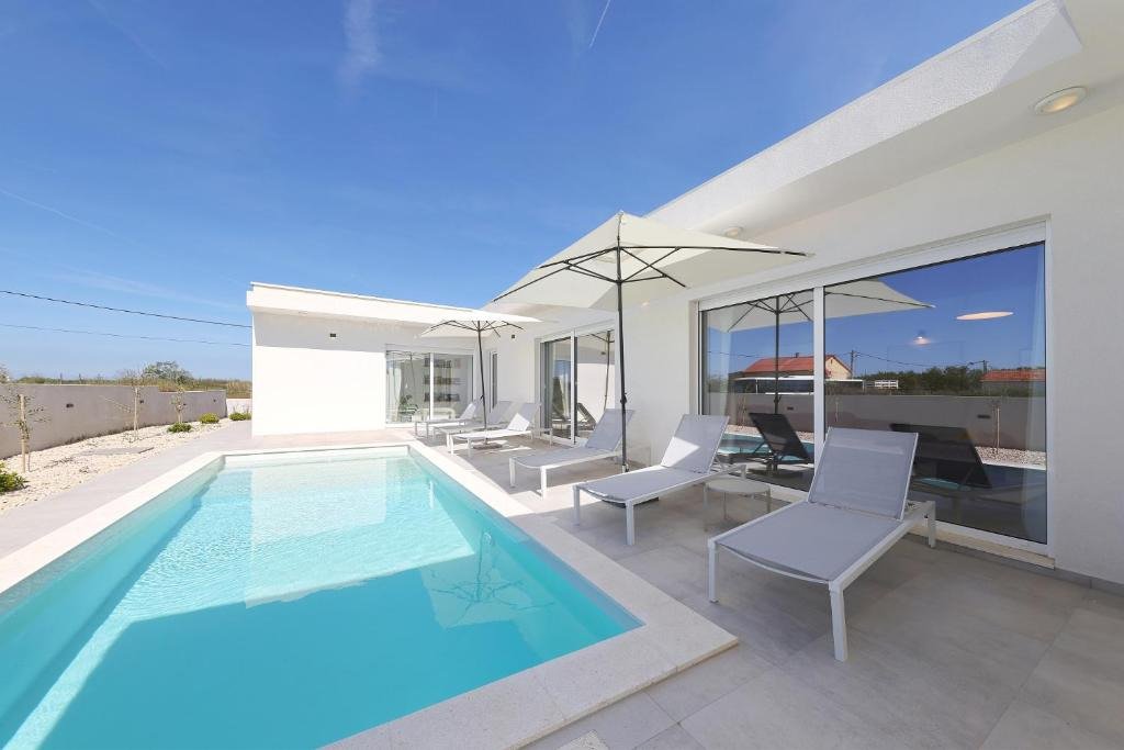 Elegant barrier-free villa with heated pool and summer kitchen, Privlaka, Croatia