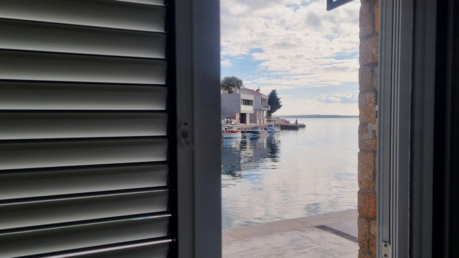 Seaside house in the first row with a boat mooring, Barić Draga, Croatia