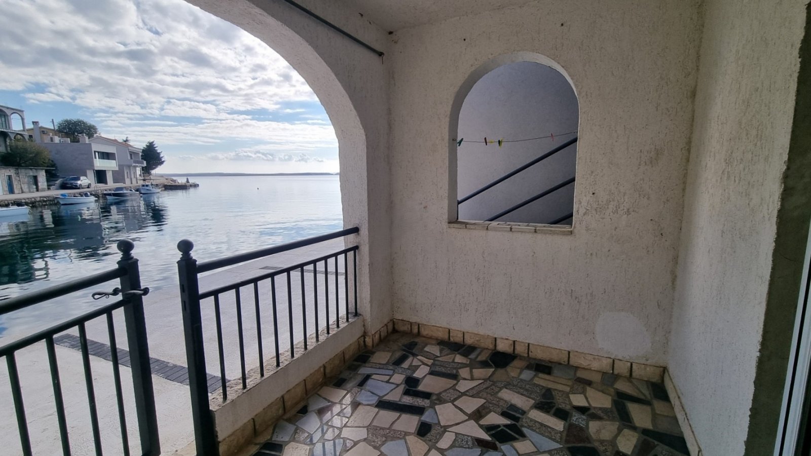 Seaside house in the first row with a boat mooring, Barić Draga, Croatia