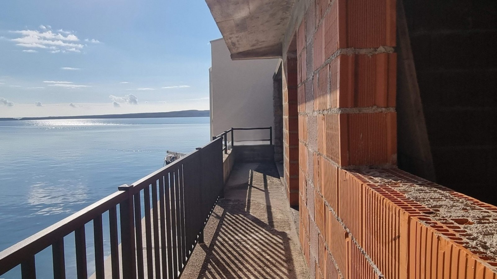 Seaside house in the first row with a boat mooring, Barić Draga, Croatia