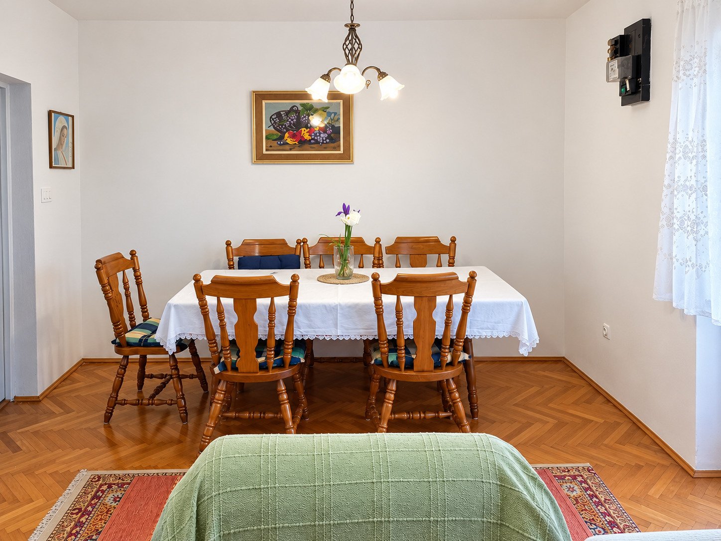 Gut gepflegtes Haus mit zwei Wohneinheiten, 300 m vom Strand entfernt, Sabunike, Kroatien