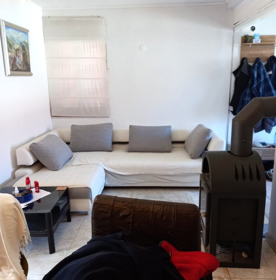 Gut gepflegtes Haus mit zwei Wohneinheiten, 300 m vom Strand entfernt, Sabunike, Kroatien