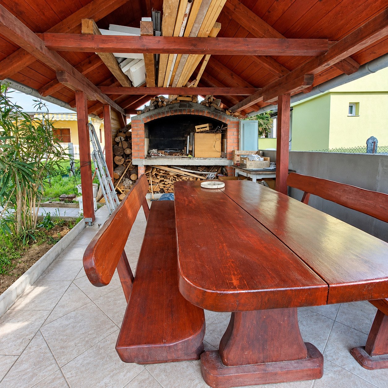 Gut gepflegtes Haus mit zwei Wohneinheiten, 300 m vom Strand entfernt, Sabunike, Kroatien