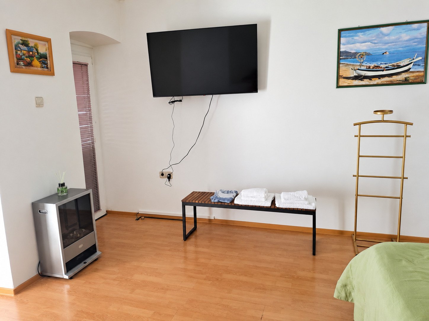 Renovated house with two apartments 450 m from the sea, Dramalj, Croatia