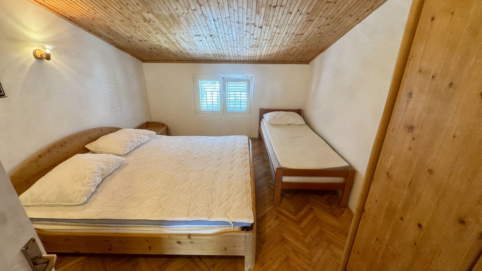 Spacious house with three apartments 350 m from the sea, Krk, Croatia