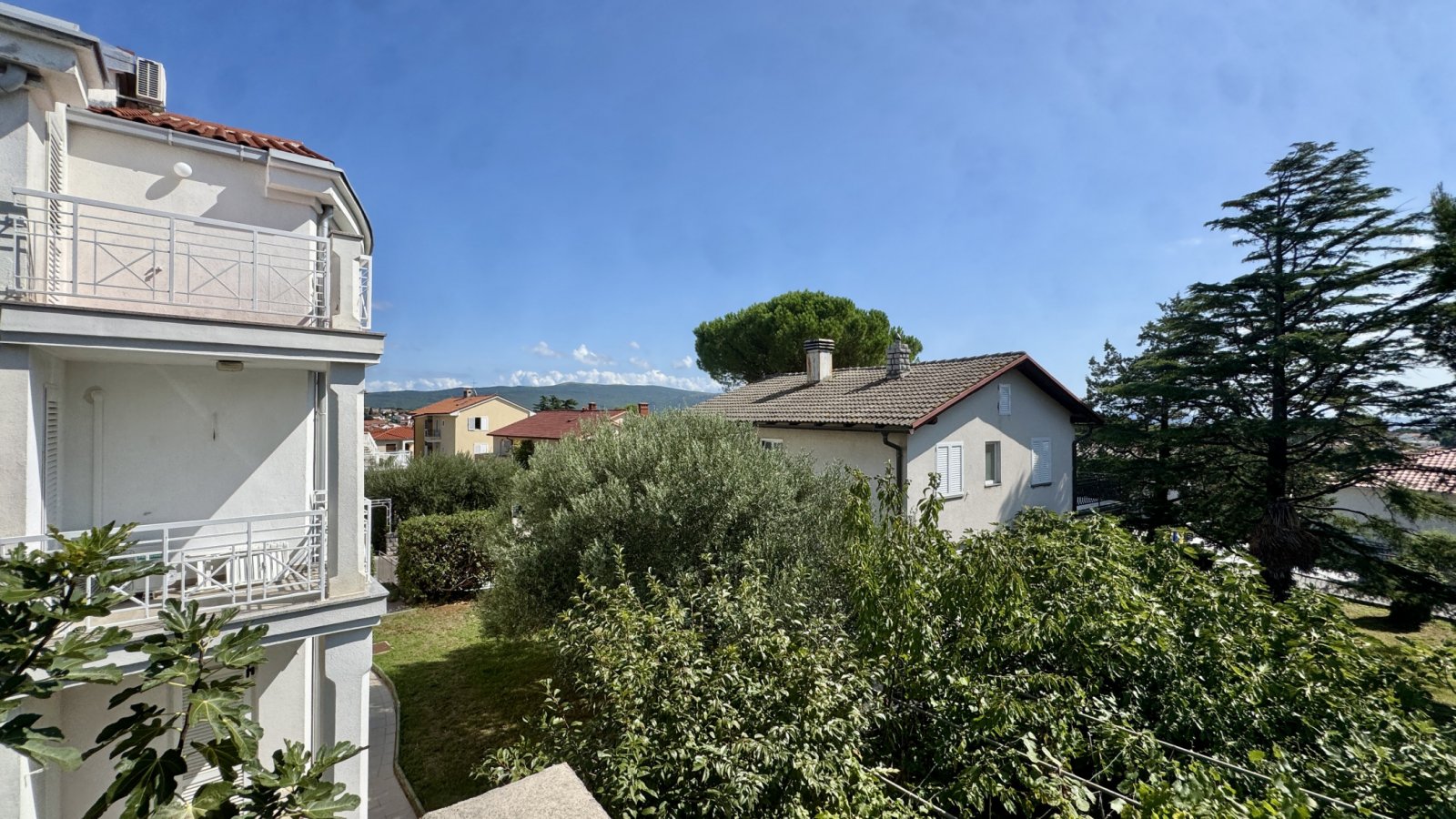 Spacious house with three apartments 350 m from the sea, Krk, Croatia