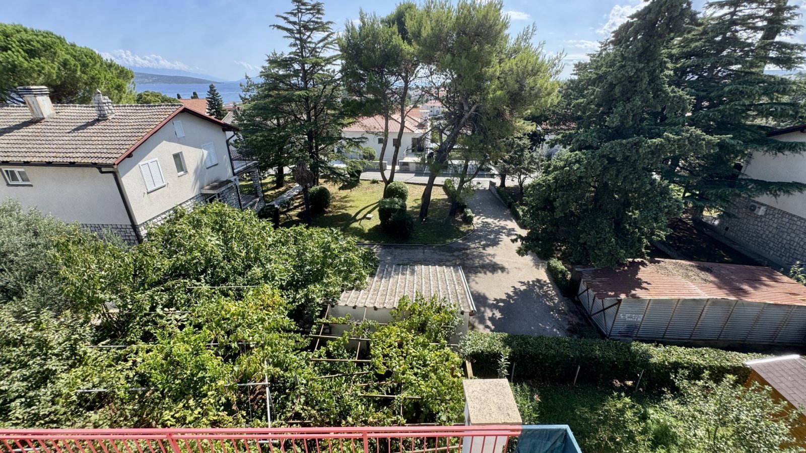 Spacious house with three apartments 350 m from the sea, Krk, Croatia