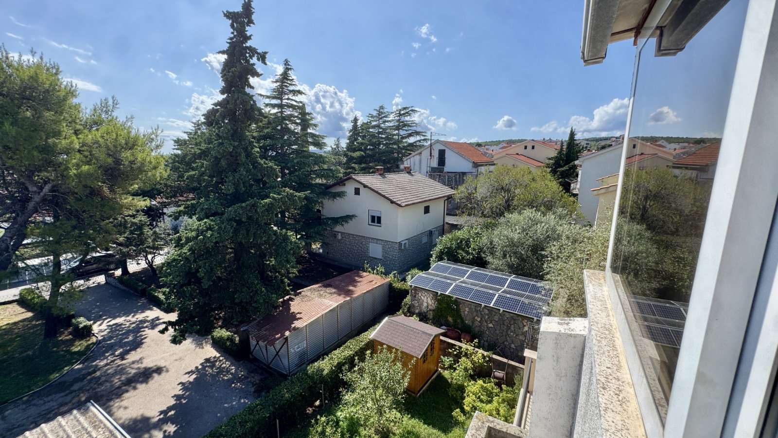 Spacious house with three apartments 350 m from the sea, Krk, Croatia